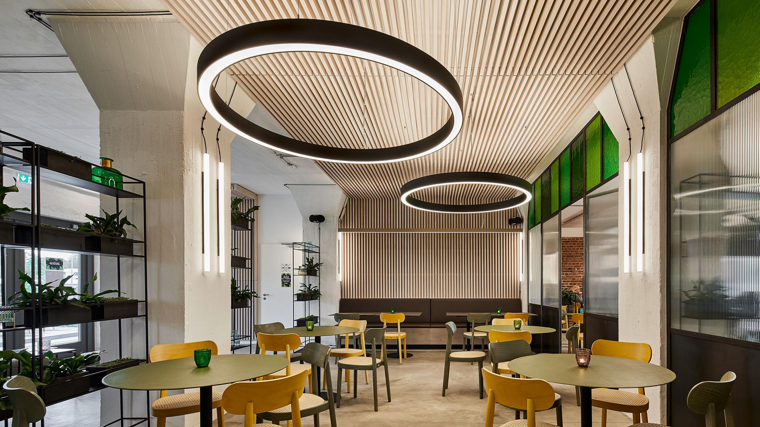 Infografik zum UGR-Wert und den verschiedenen Blendungszonen im Büro.